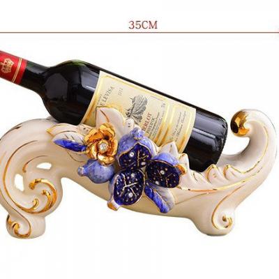 Kệ đựng rượu bằng sứ viền vàng